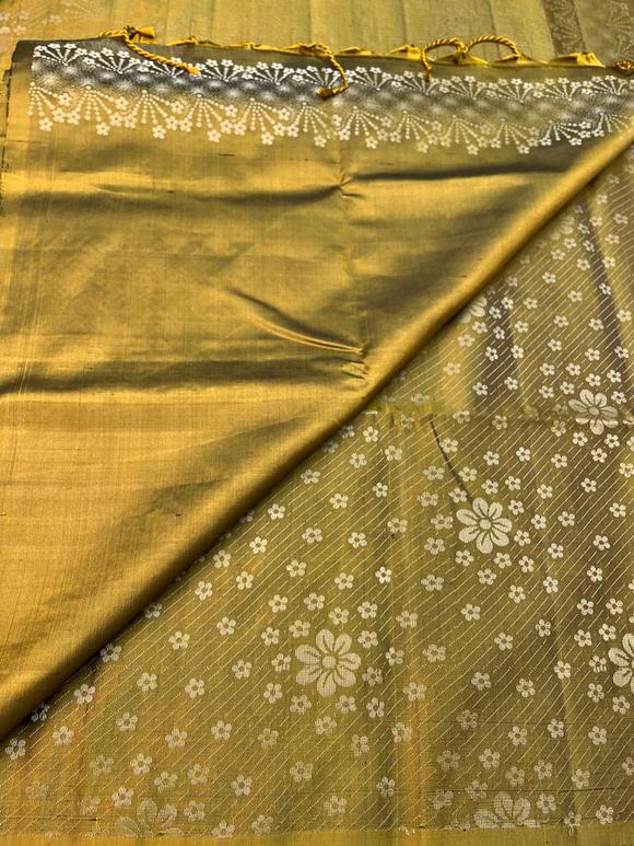 Beautiful Handloom Pure Soft Silk Silver Zari Bridal Saree in Mehandi Green Color