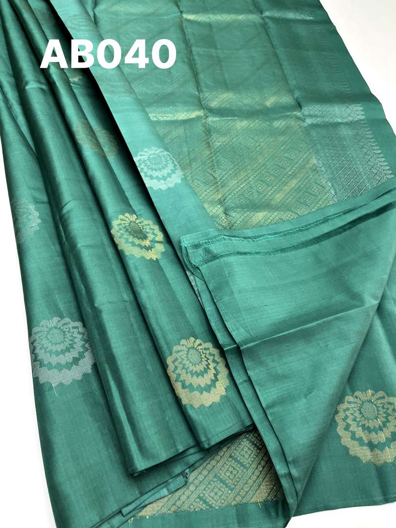 Beautiful Handloom Soft Silk Bhutta saree in Teal Green Color