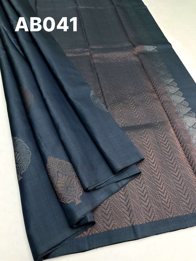 Beautiful Handloom Soft Silk Bhutta saree in Cement Grey