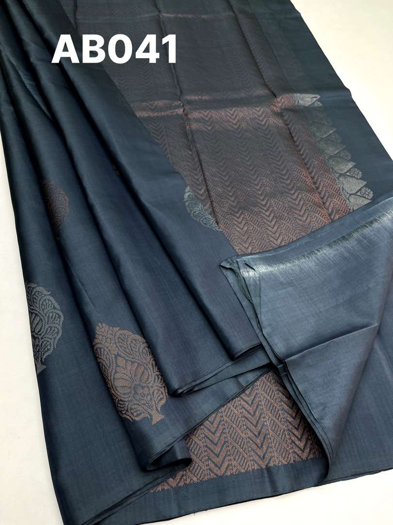 Beautiful Handloom Soft Silk Bhutta saree in Cement Grey