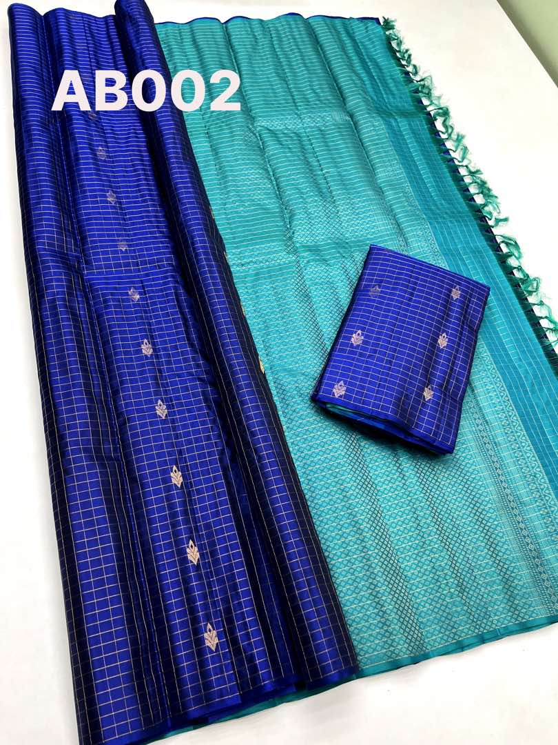 Beautiful Handloom Soft Silk Checked Design saree in Blue with Sea Blue