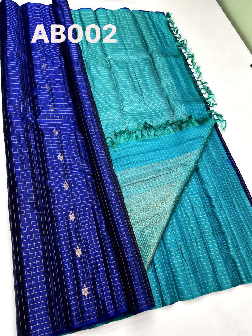 Beautiful Handloom Soft Silk Checked Design saree in Blue with Sea Blue