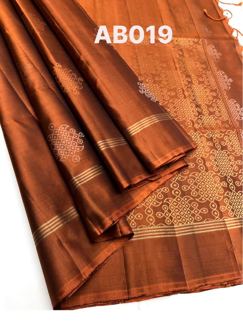 Beautiful Handloom Soft Silk Kolam saree in Honey color