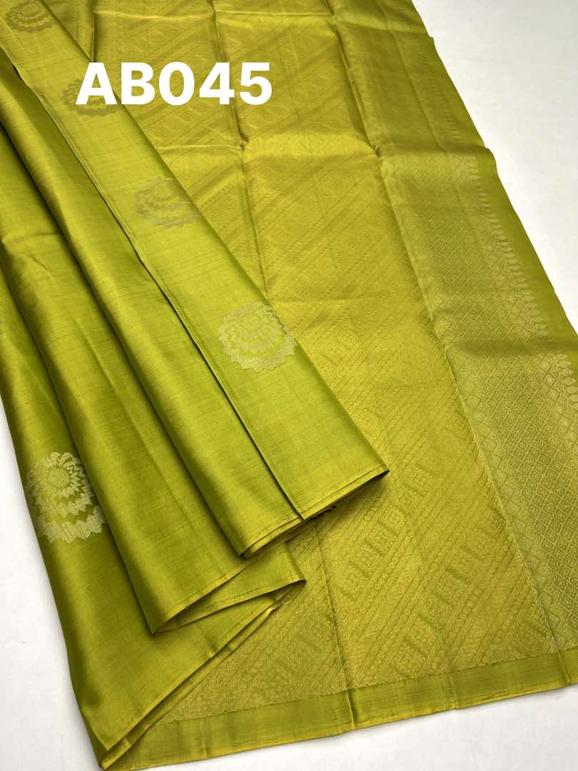 Beautiful Handloom Soft Silk Bhutta saree in Light Green Color