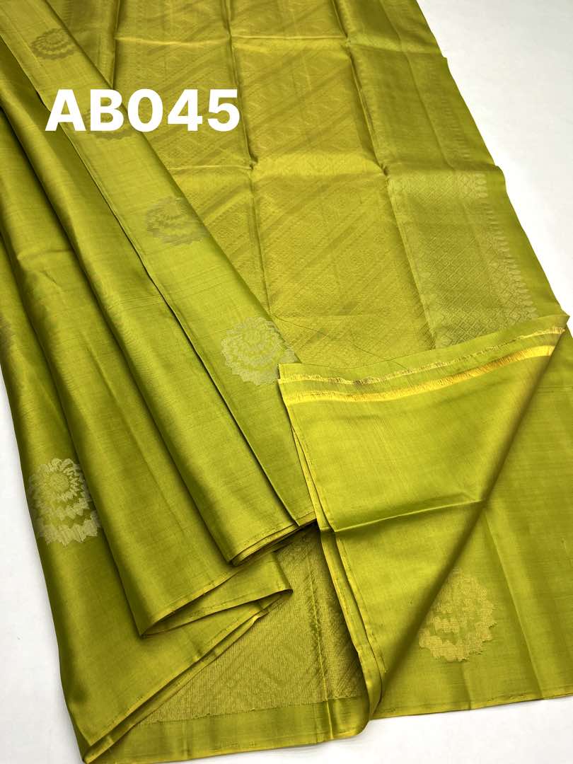 Beautiful Handloom Soft Silk Bhutta saree in Light Green Color