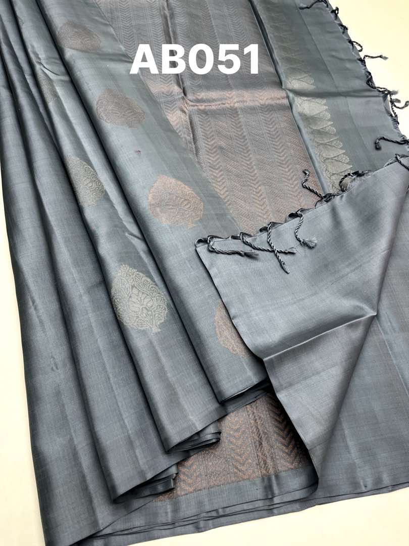 Beautiful Handloom Soft Silk Bhutta saree in Grey Color