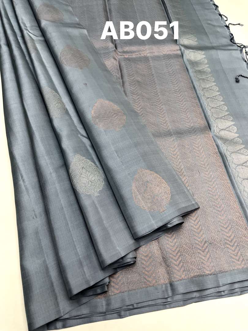 Beautiful Handloom Soft Silk Bhutta saree in Grey Color