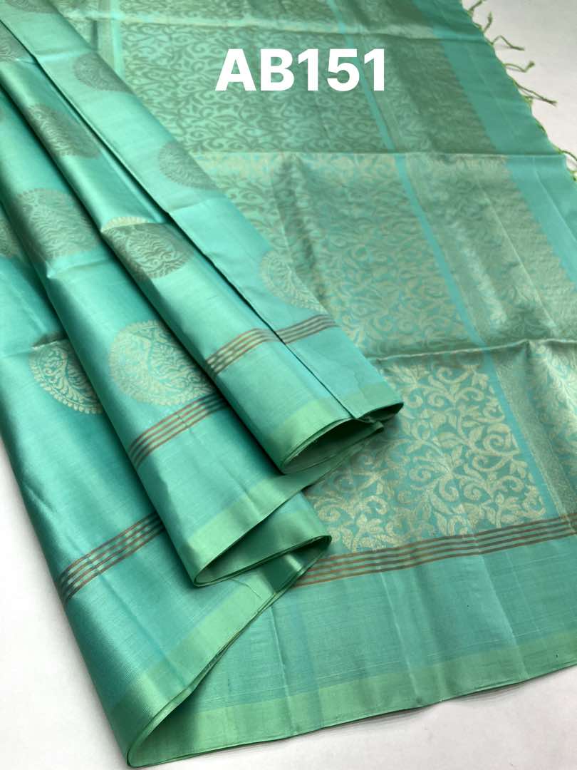 Beautifull Handloom Soft Silk Bhutta saree in Pista Green Color