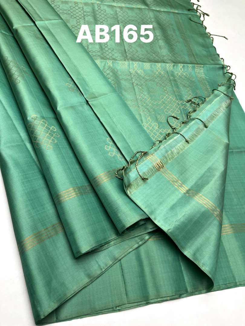 Beautifull Handloom Soft Silk Kolam saree in Mint Green