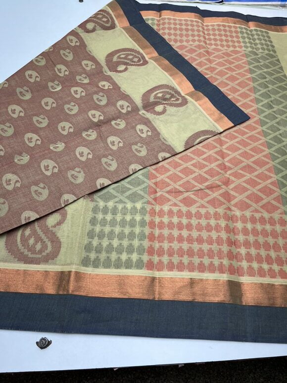 Pure cotton saree with Meena Bhutta with contrast Border in  Brownish Red color