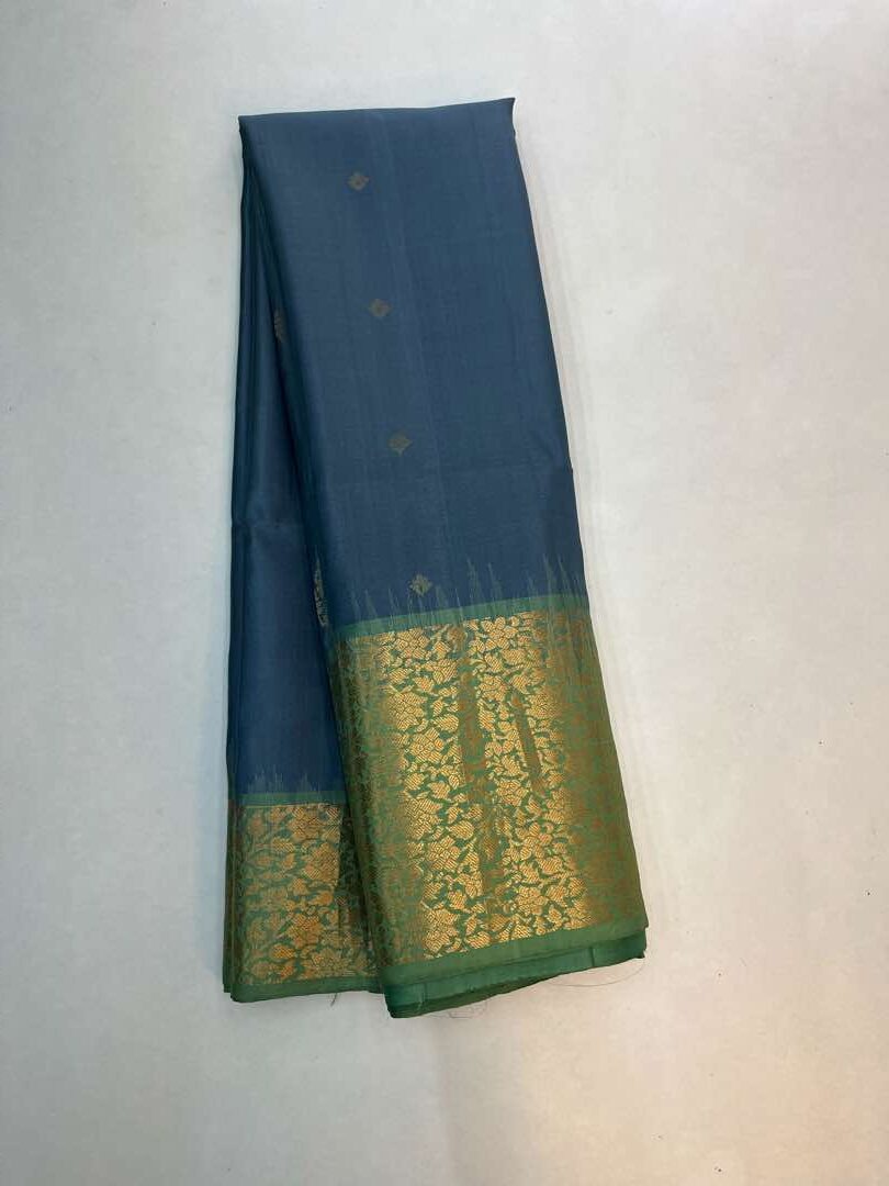 Beautiful Handloom Soft Silk Bhutta saree in Grey with Pastel Green