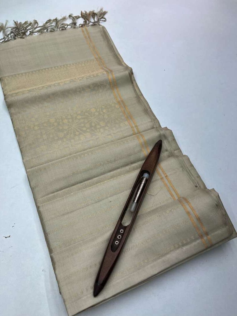 Beautiful Handloom Soft Silk Bhutta saree in Ivory