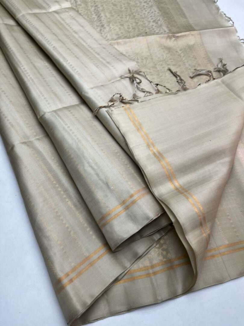 Beautiful Handloom Soft Silk Bhutta saree in Ivory