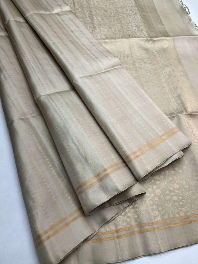 Beautiful Handloom Soft Silk Bhutta saree in Ivory