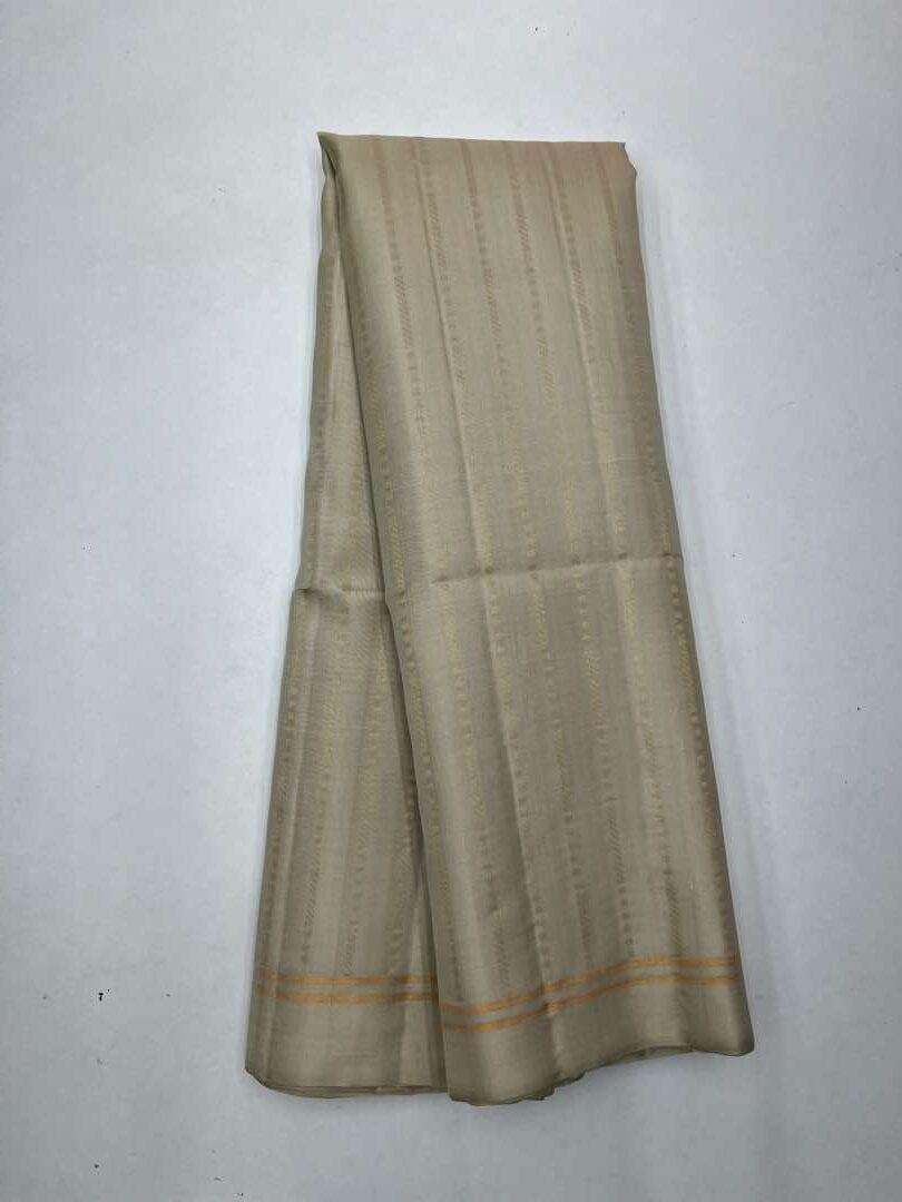 Beautiful Handloom Soft Silk Bhutta saree in Ivory