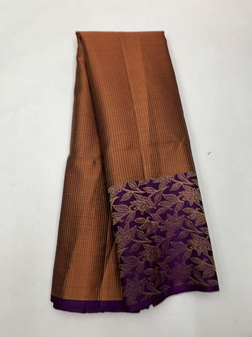 Beautiful Handloom Soft Silk Checked saree in Chocolate color with Purple