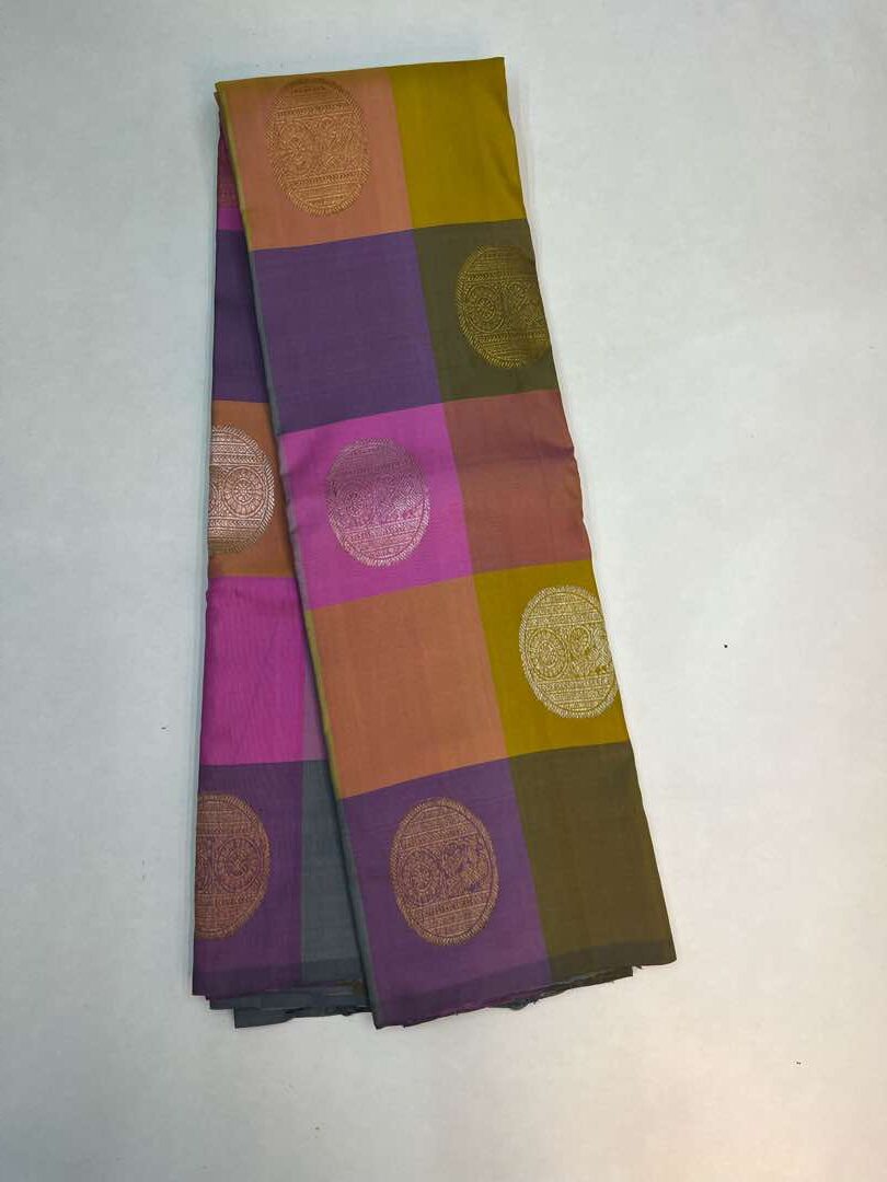 Beautiful Handloom Pure Soft Silk Checked Fancy Saree in Multicolor