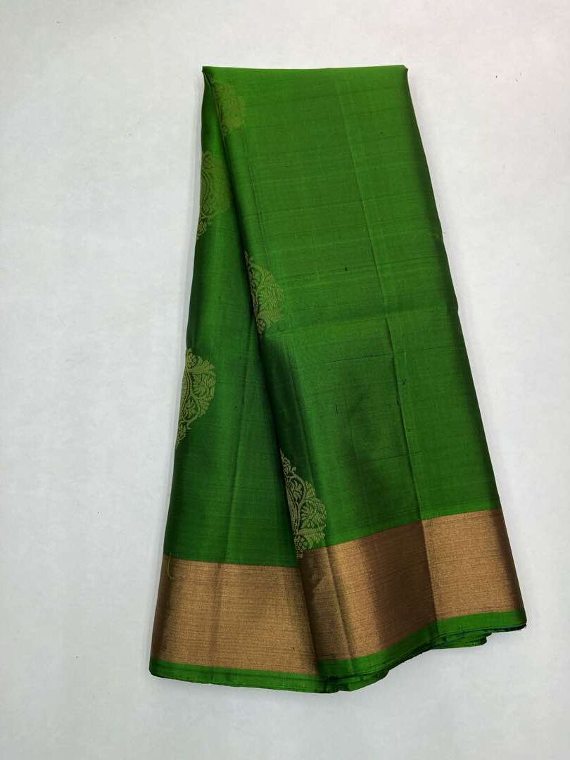 Beautiful Handloom Soft Silk Bhutta saree in Green with Teal Blue