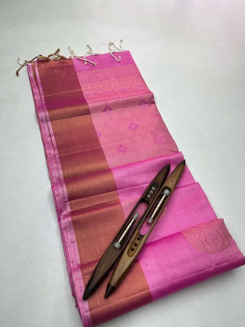 Beautiful Handloom Soft Silk Bhutta Saree in Baby Pink color