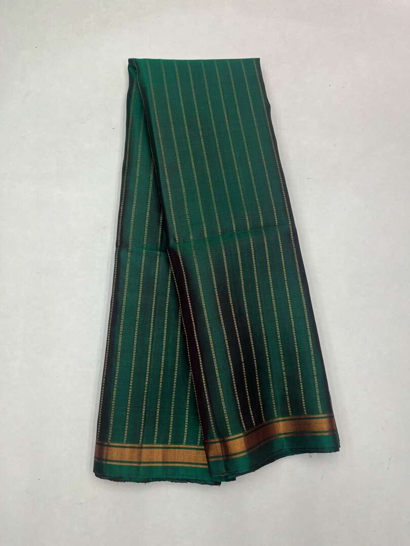 Beautiful Handloom Soft Silk Bhutta saree in Green with Orangish Pink