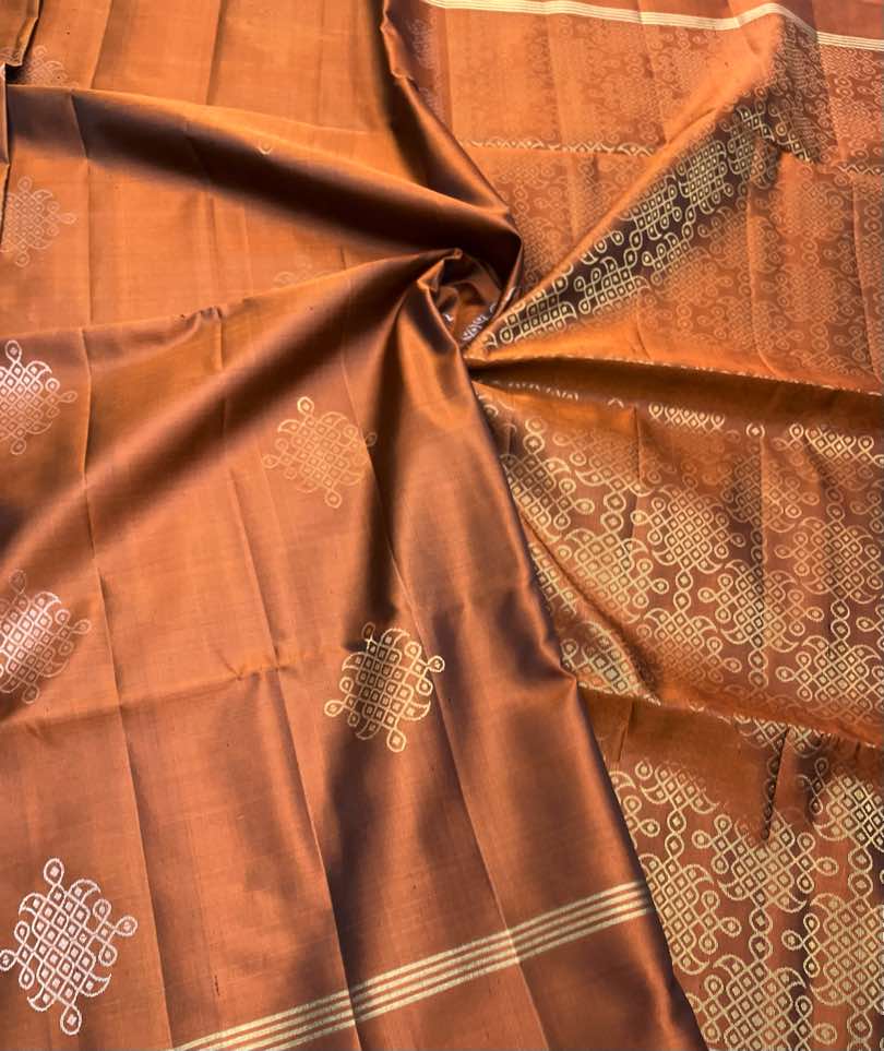 Beautiful Handloom Soft Silk Kolam saree in Honey color