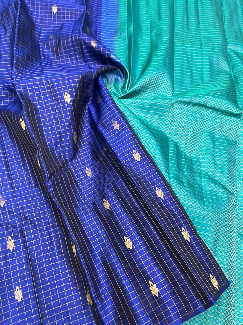 Beautiful Handloom Soft Silk Checked Design saree in Blue with Sea Blue