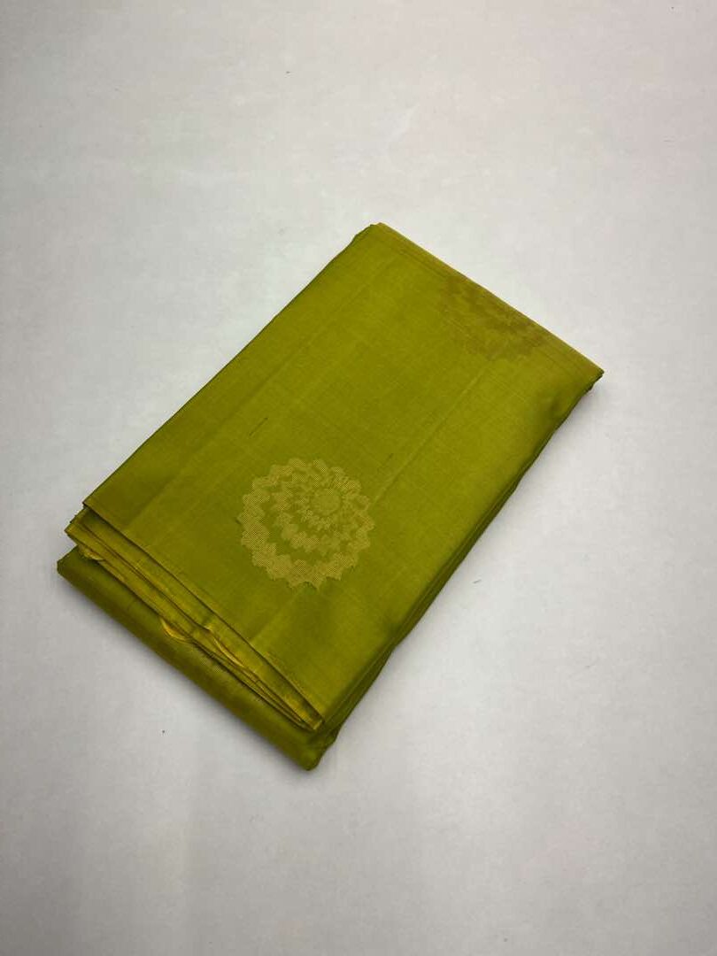 Beautiful Handloom Soft Silk Bhutta saree in Light Green Color