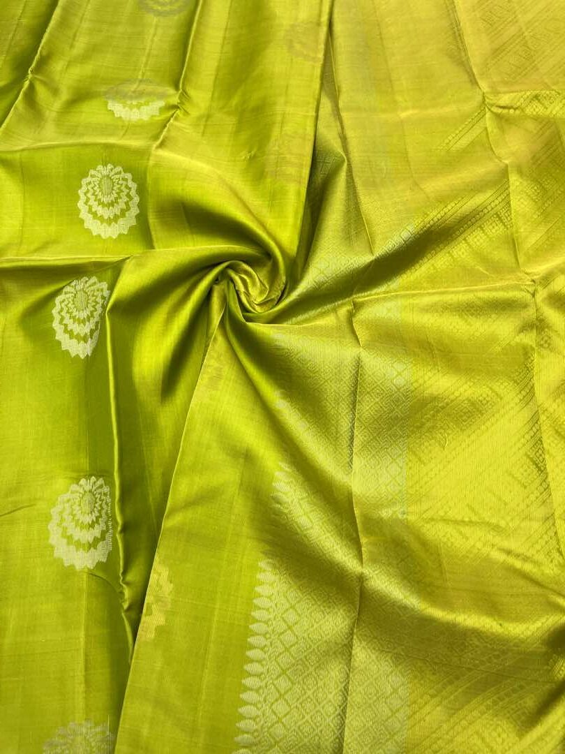 Beautiful Handloom Soft Silk Bhutta saree in Light Green Color