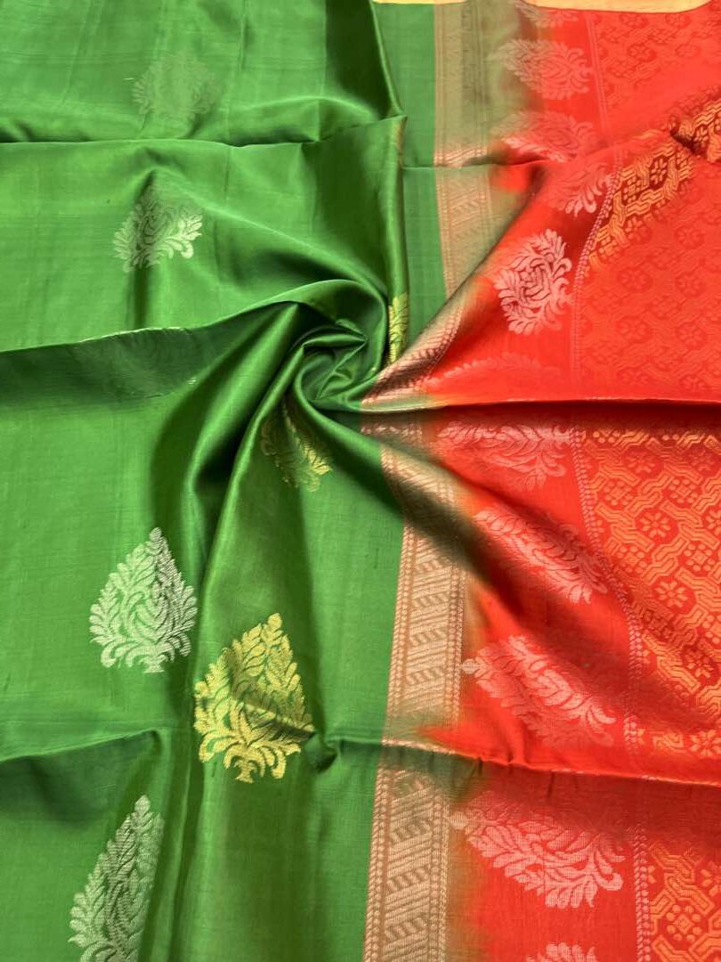 Beautiful Handloom Soft Silk Bhutta saree in Light Green with Red Color