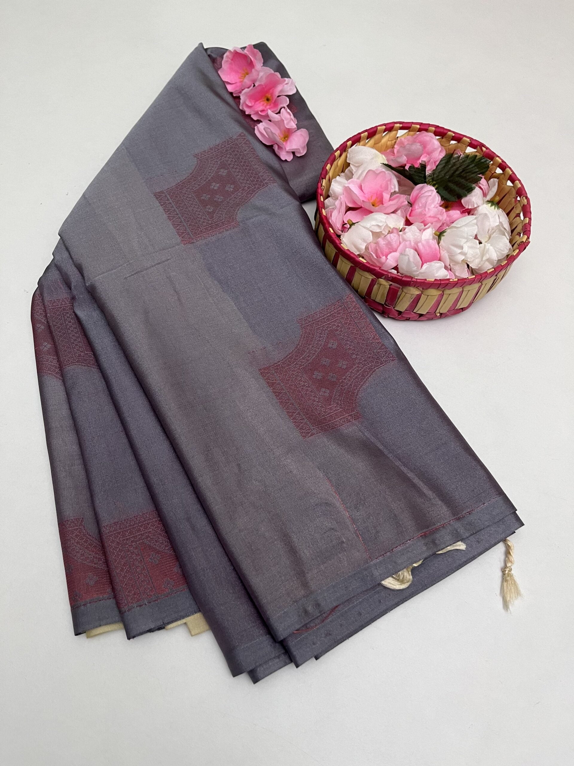 Premium semi soft silk saree in Grey with Crème color