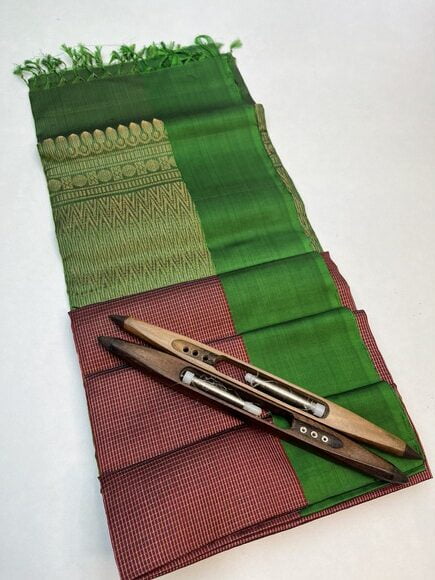 Beautiful Handloom Pure Handloom Soft Silk Vaira Oosi Red with Green