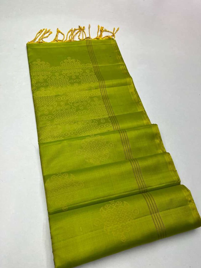 Beautiful Handloom Soft Silk Kolam saree in Parrot Green