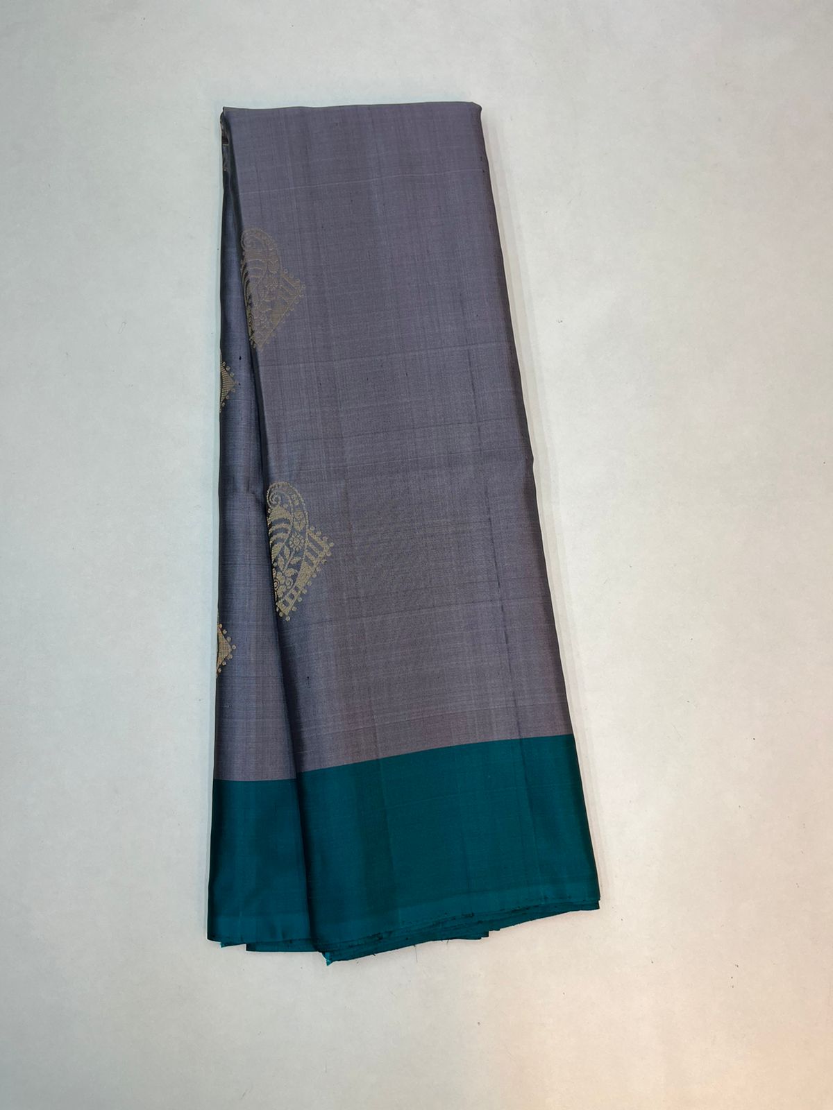 Beautiful Handloom Pure Soft Silk Bhutta Saree in Grey with Teal Green Color