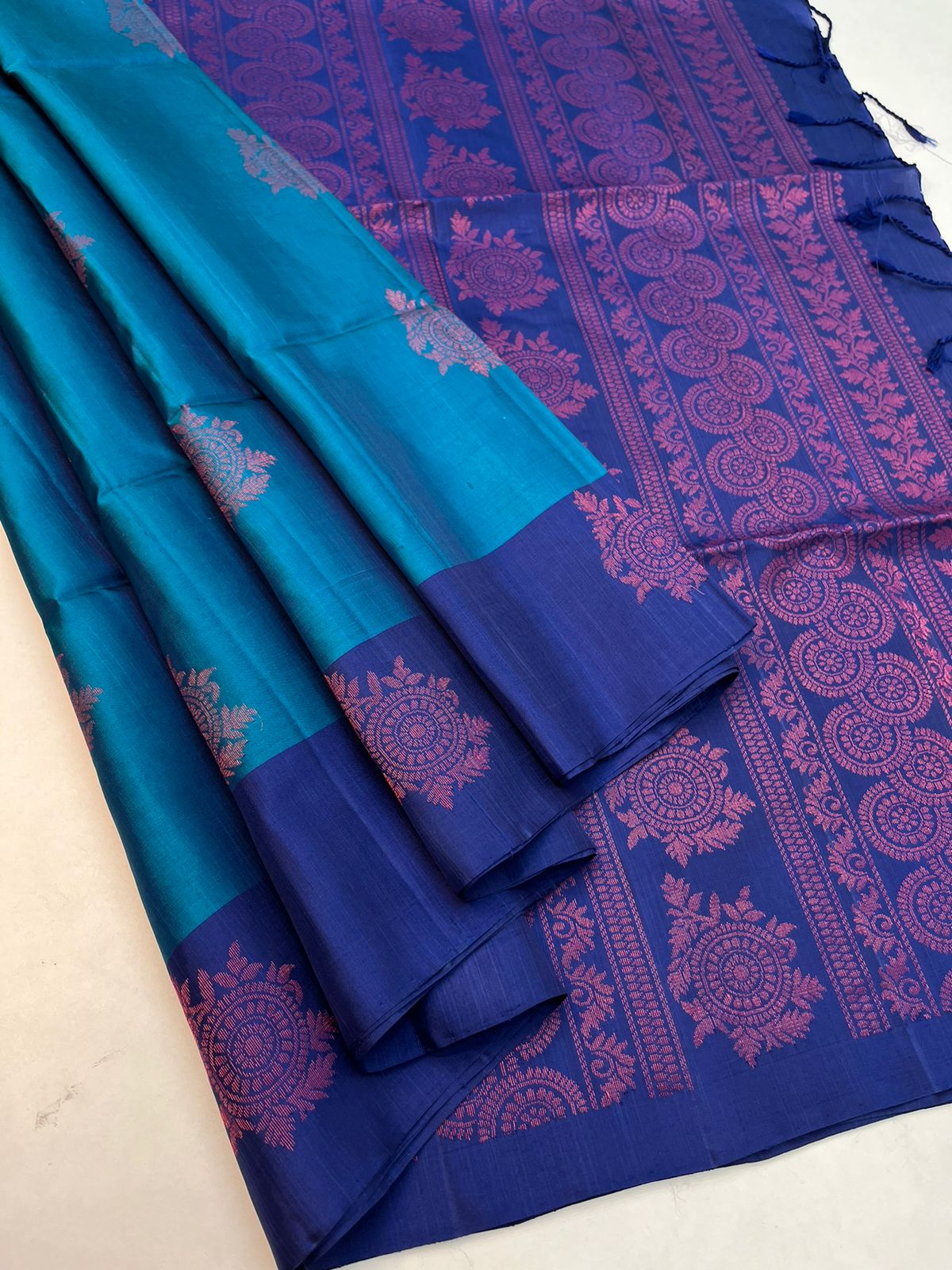 Beautiful Handloom Pure Soft Silk Bhutta Saree in Teal Blue with Navy Blue Color