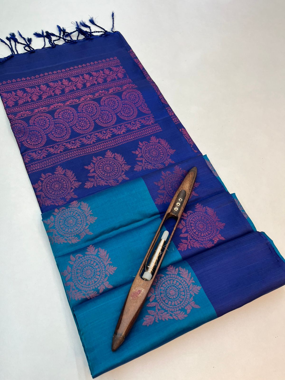 Beautiful Handloom Pure Soft Silk Bhutta Saree in Teal Blue with Navy Blue Color